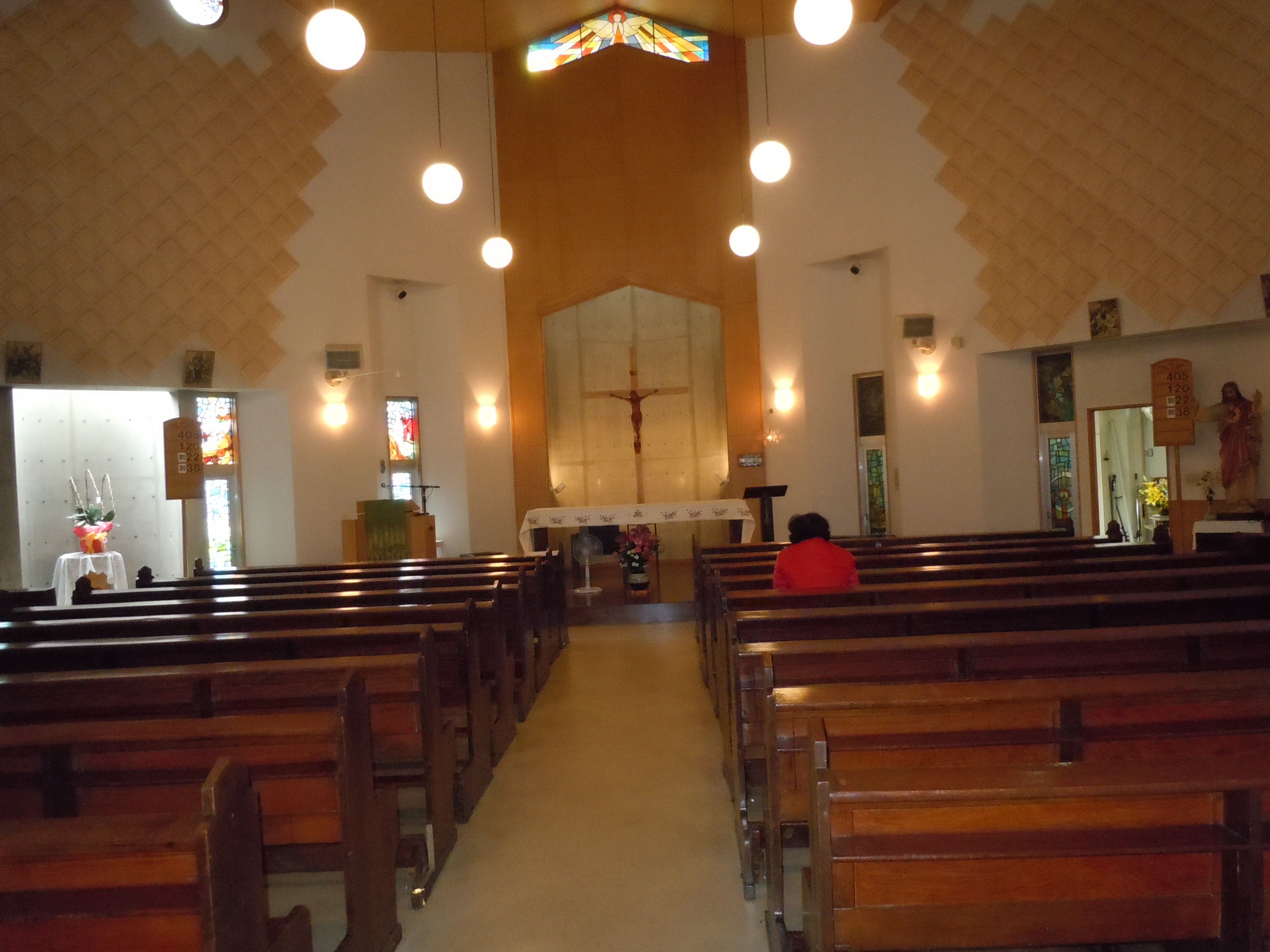 カトリック貝塚教会聖堂　　カトリック横浜司教区