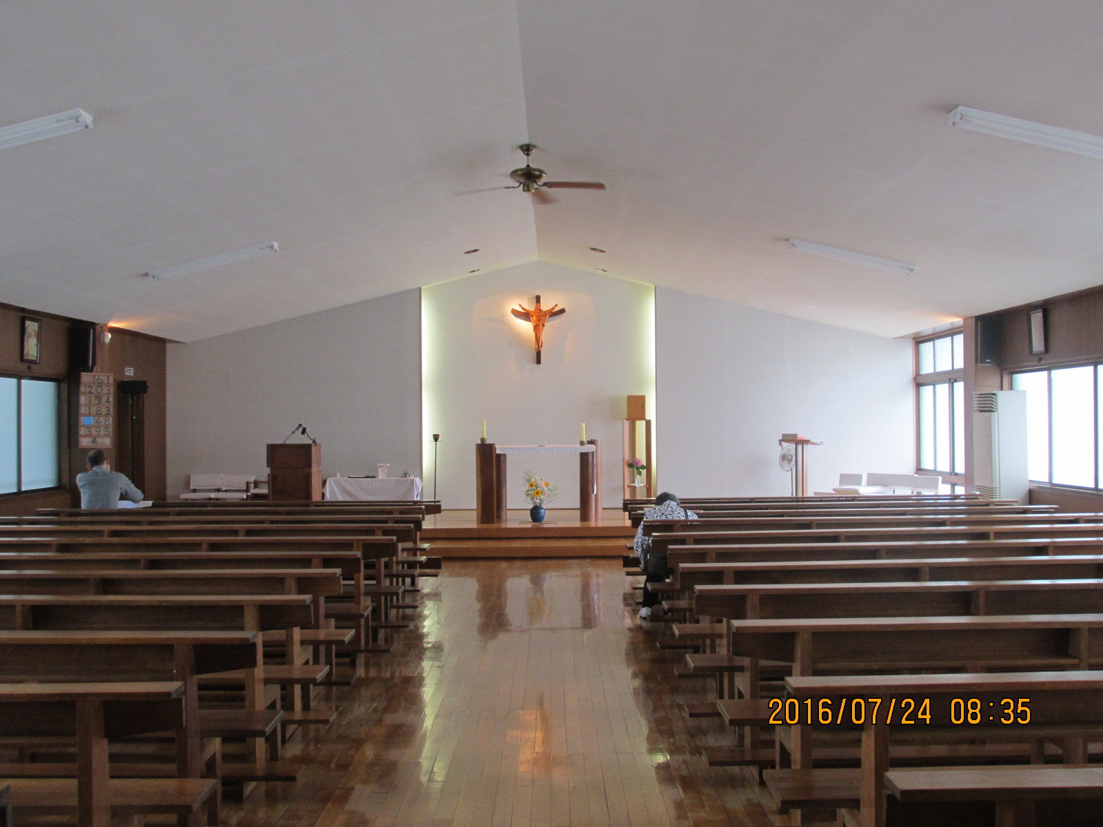 カトリック鹿島田教会聖堂　カトリック横浜司教区