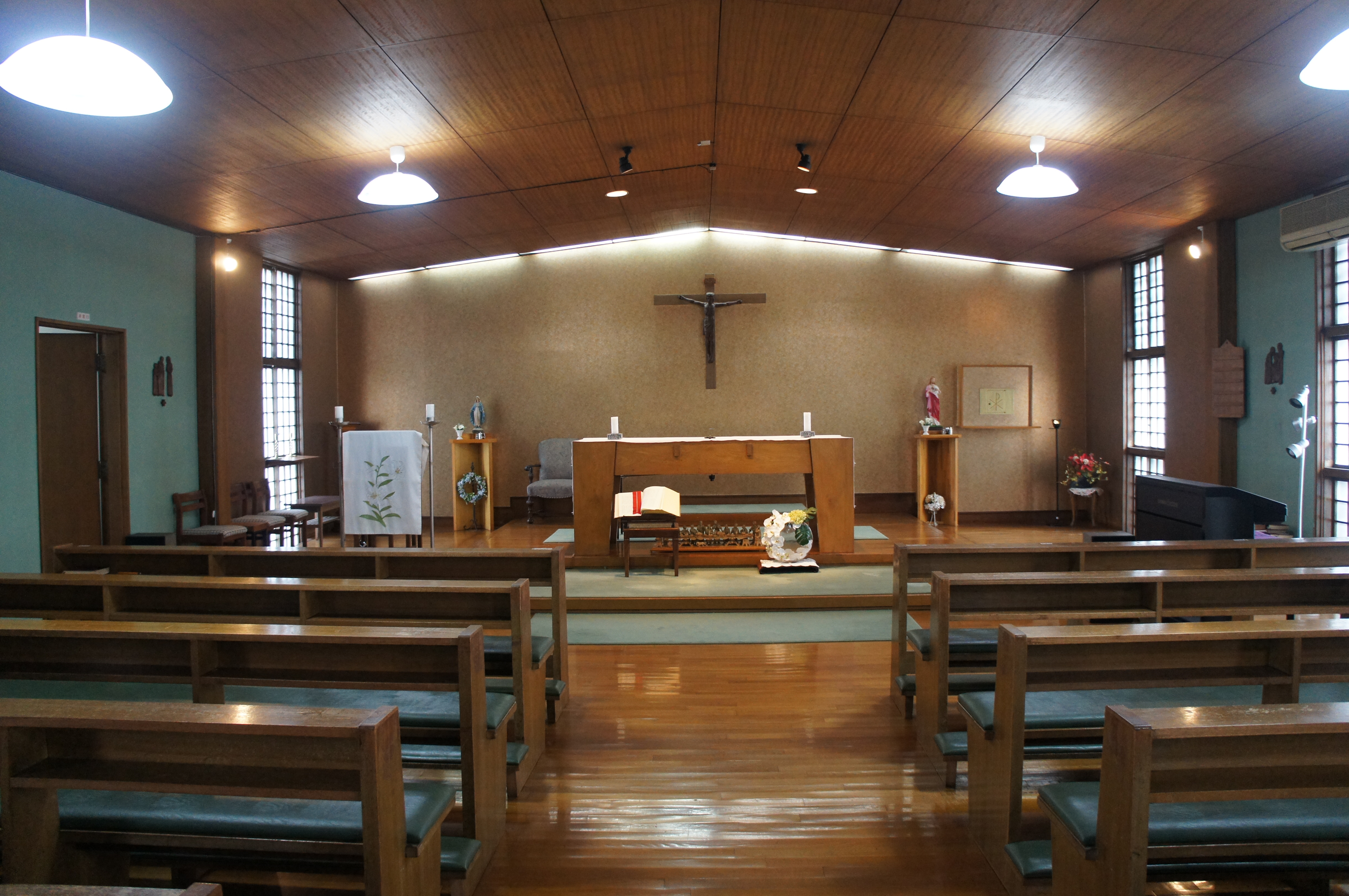 カトリック新子安教会聖堂　カトリック横浜司教区