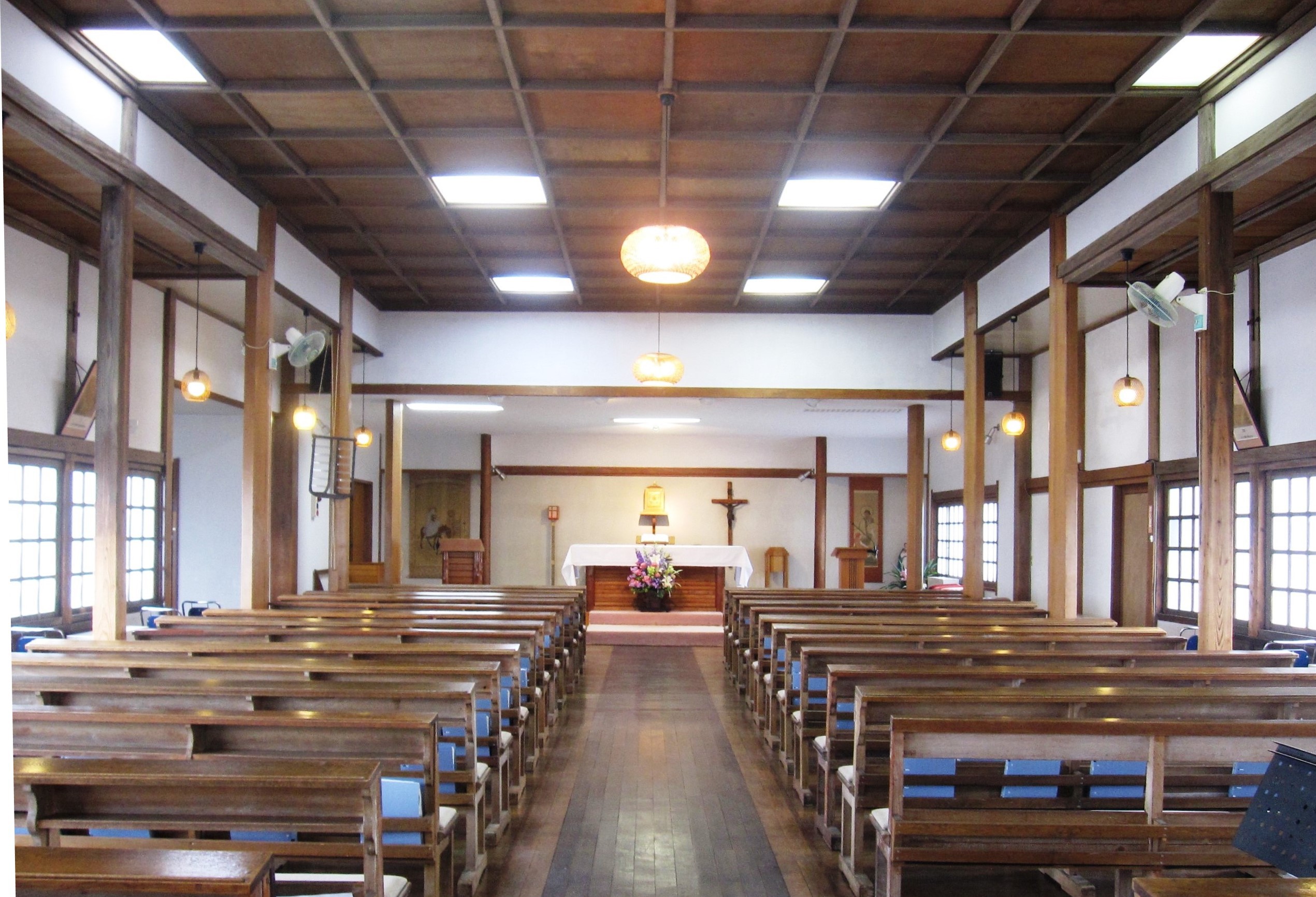 カトリック片瀬教会聖堂　カトリック横浜司教区